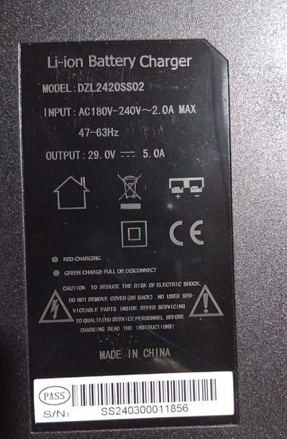 Зарядное устройство для тележек CBD15 240V-24/5A (Charger 1-100~240V-24/5A (on-board))